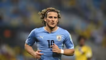 Officielt: Forlan lægger støvlerne på hylden