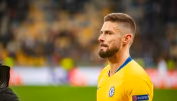 Officielt: Olivier Giroud får et år mere i Chelsea