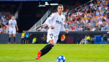 Officielt: Valencias Rodrigo til Leeds