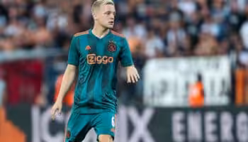 Officielt: Man. Utd. har købt van de Beek